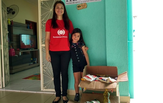 PASSEIO DE PATINS: Organização do evento entrega alimentos recolhidos ao NACC