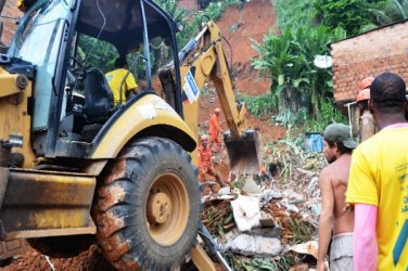 Três pessoas morrem em deslizamento na Bahia