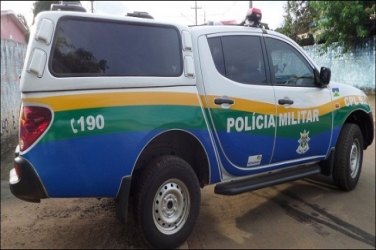 Adolescente liga para polícia e denuncia a si próprio