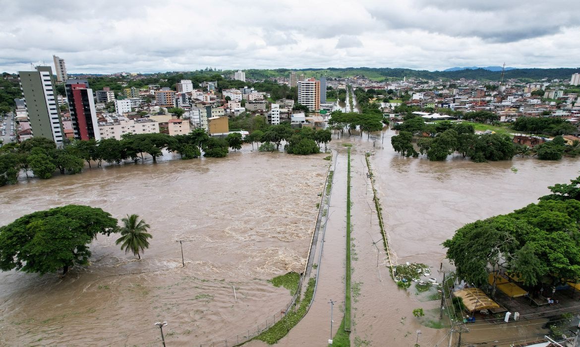 TRAGÉDIA: Defesa Civil registra 20 mortos e 31 mil desabrigados por chuvas na Bahia