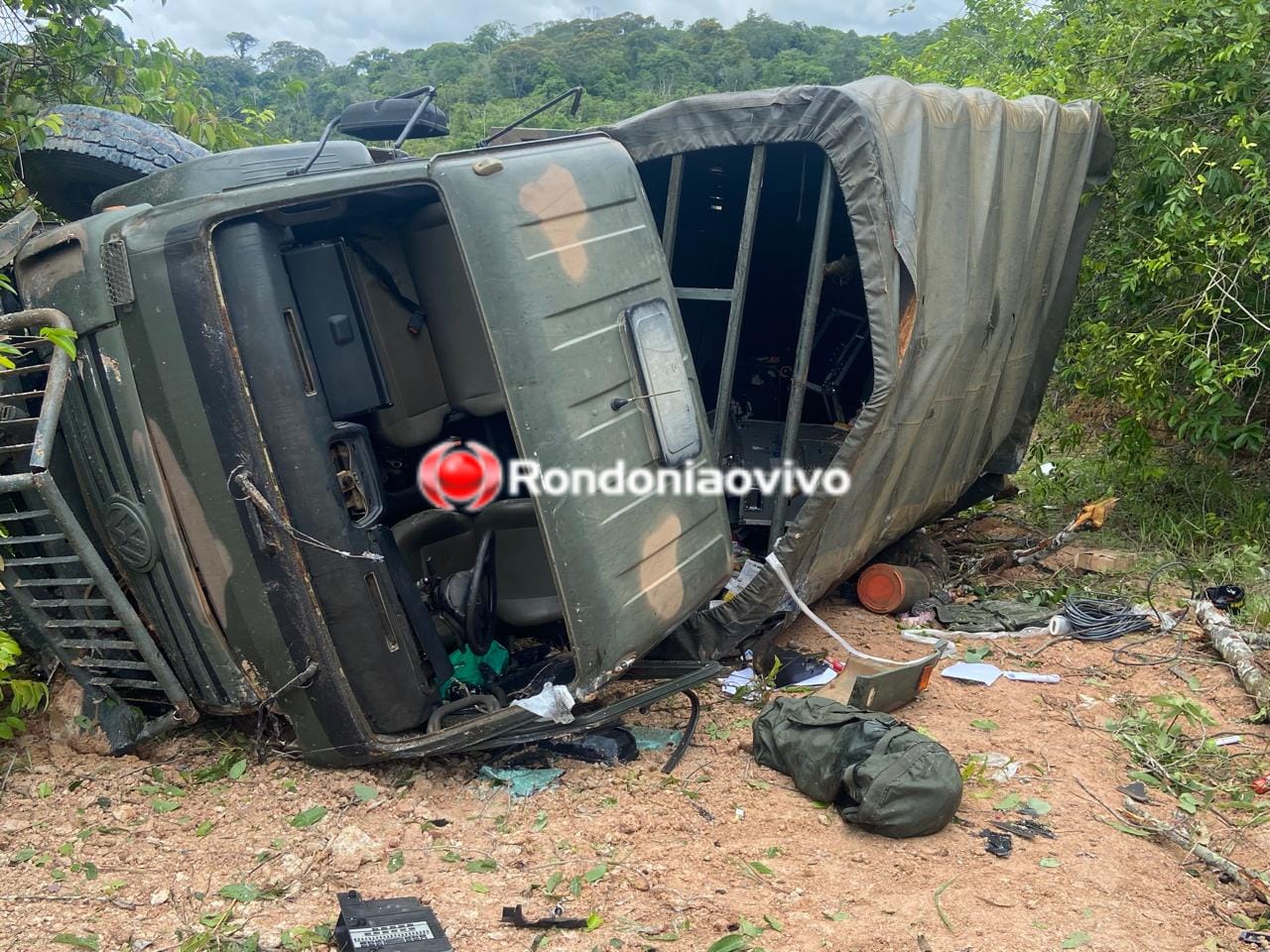 TRAGÉDIA: Militar do Exército morre após caminhão cair em ribanceira na BR-364 