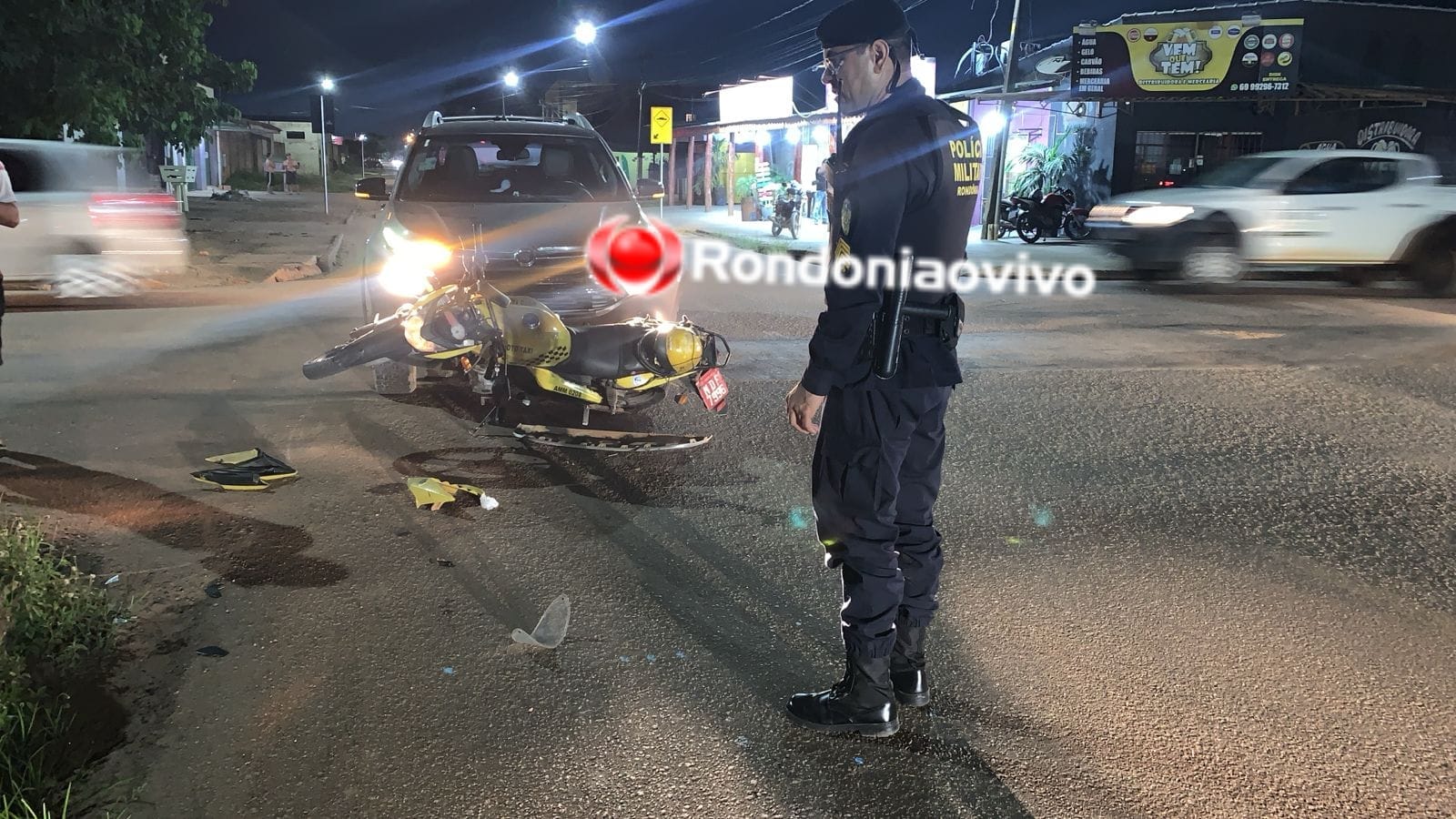 FRATURA EXPOSTA: Mototaxista é atropelado por caminhonete ao avançar preferencial 