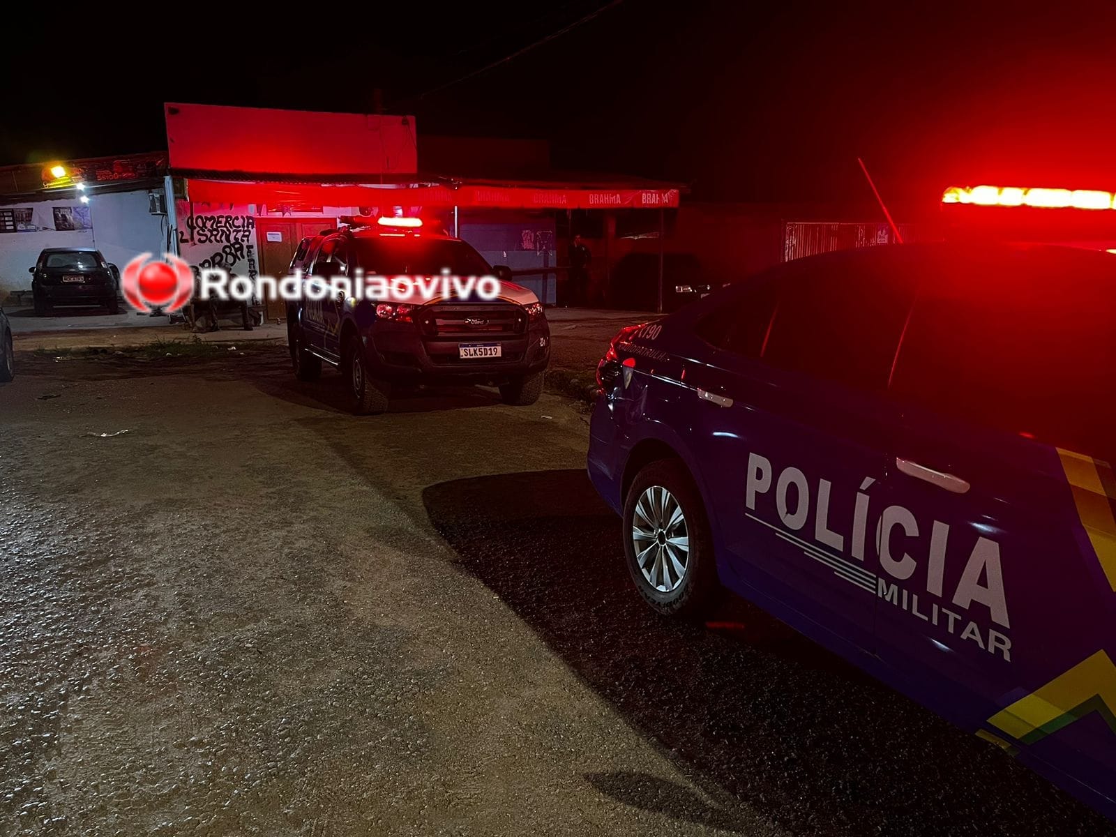 URGENTE: Criminosos amarram e executam homem a tiros nos fundos de condomínio 