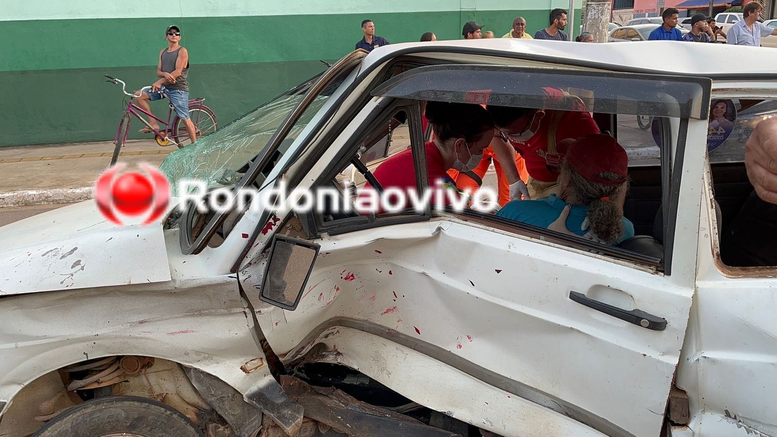 URGENTE: Motorista fica preso nas ferragens e com fratura exposta em grave acidente 