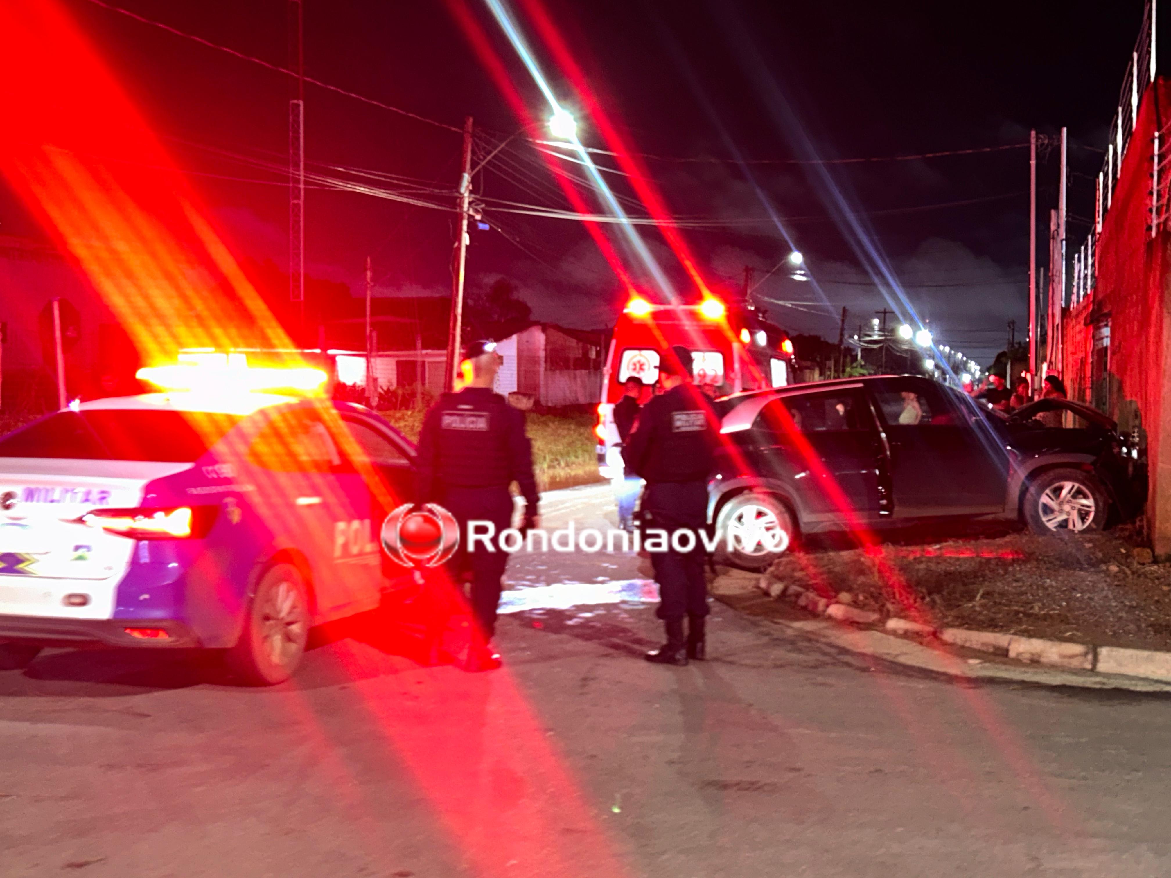 URGENTE: Motorista é morto a tiros dentro de carro e bate contra muro de casa