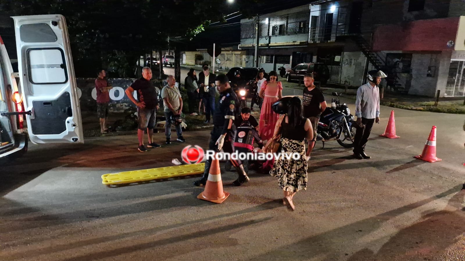 CALADINHO: Passageira de moto é socorrida pelo SAMU após acidente na Geraldo Siqueira 