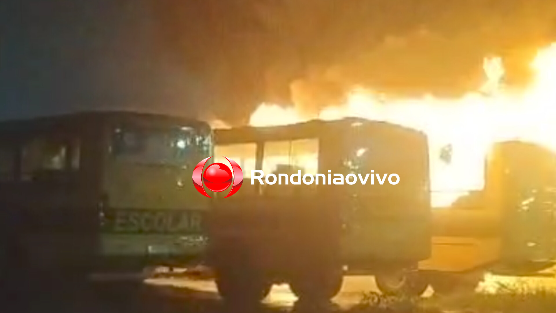 TENSÃO: Ônibus escolar também é alvo de ataque incendiário 