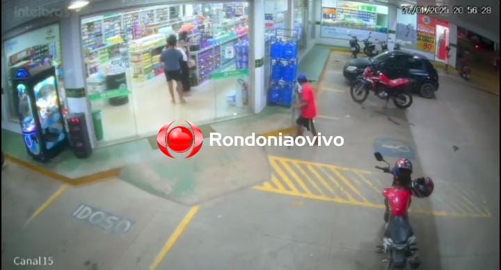 VÍDEO: 'Ladrão perneta' é flagrado furtando bicicleta na frente de farmácia 