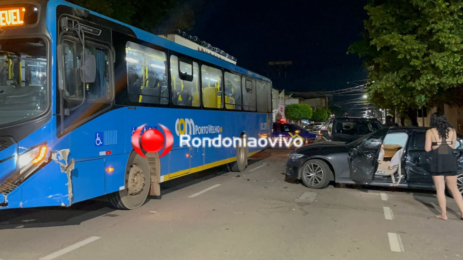 URGENTE: BMW invade preferencial e forte batida com ônibus e Eclipse é registrada 
