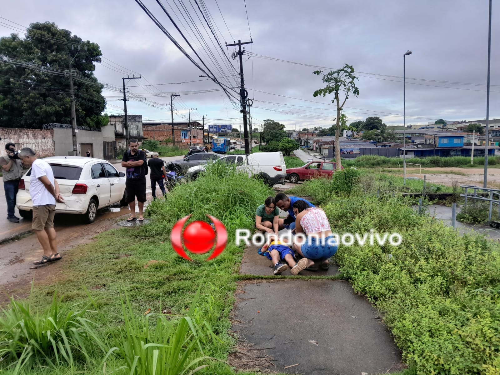 URGENTE: Criança a caminho da escola é atropelada por carro na faixa de pedestre 