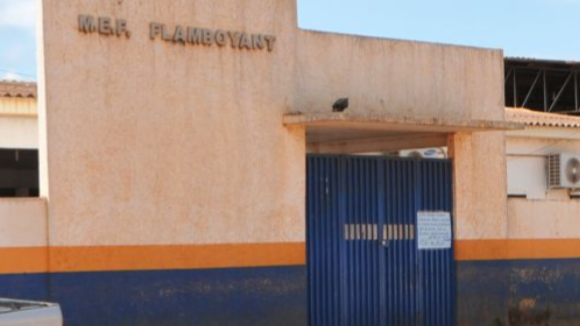 URGENTE: Vigilante é rendido por dupla e tem arma e colete roubados