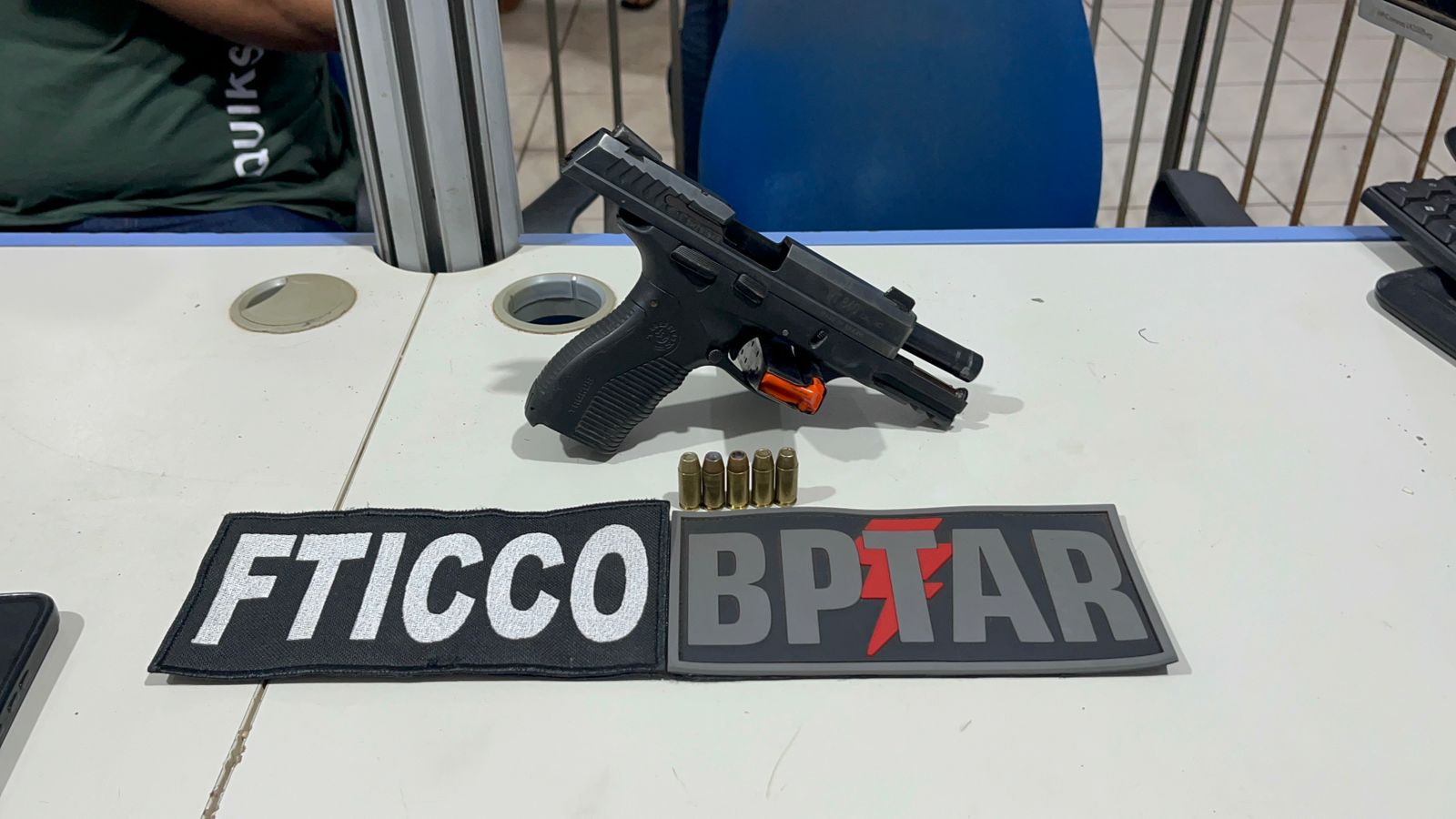 NO CRUZE: Trio do CV é preso com arma roubada quando ia fazer ataque a tiros em condomínio 