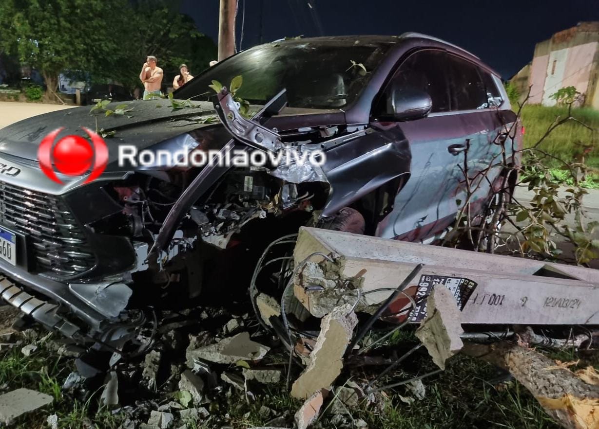 NA RIO DE JANEIRO: Motorista de carro elétrico perde controle da direção e destrói poste