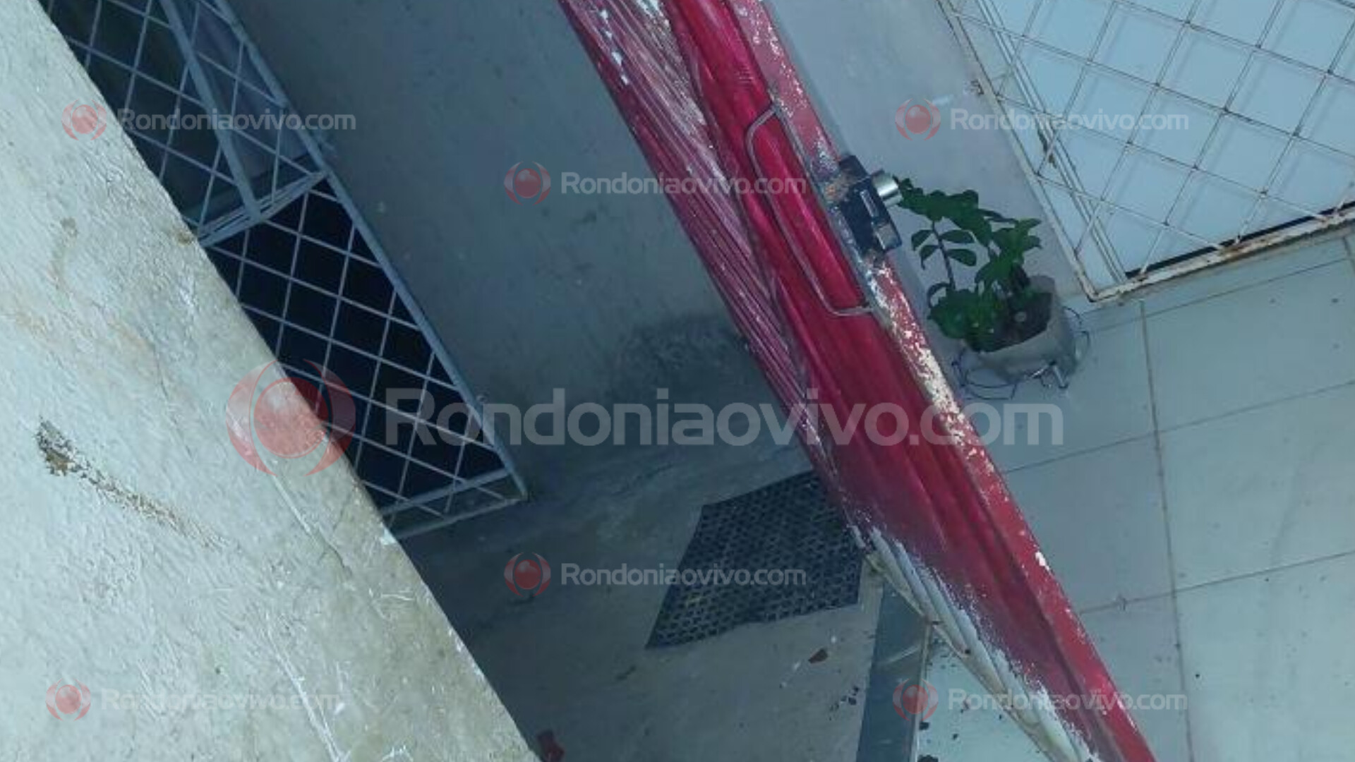 MORAR MELHOR: Homem é preso após tentar atacar mulher e ferir vizinho em condomínio 