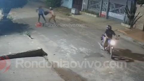 DUPLA DE MOTO: Vídeo mostra mulher reagindo a assalto na zona Sul