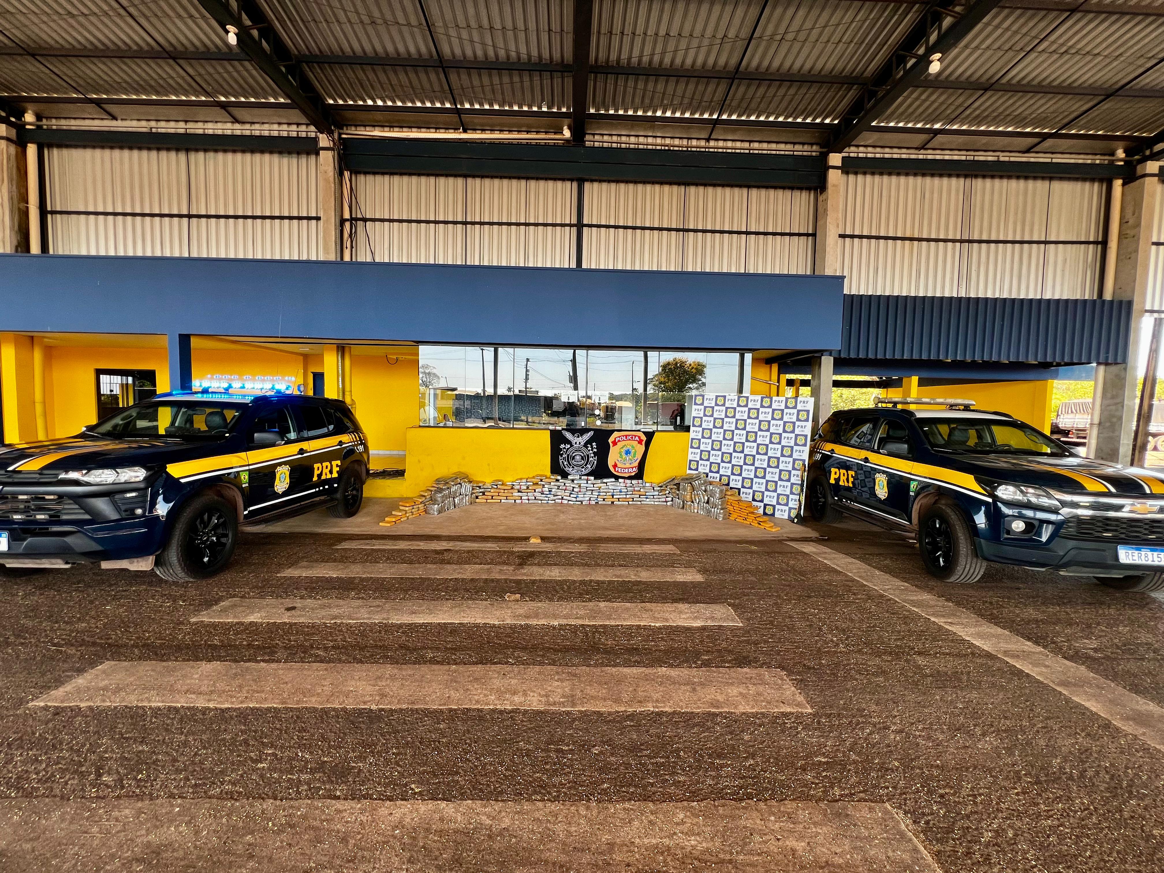 'NÃO SABIA': Caminhoneiro é preso com 350 quilos de entorpecentes na BR-364 