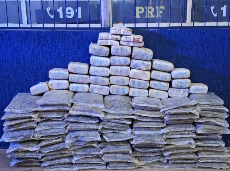 FIM DA LINHA: Dupla com 125 quilos de entorpecentes tenta fugir da PRF e um perde a vida