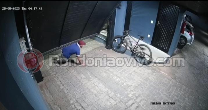 VÍDEO: Ladrão é filmado furtando duas bicicletas de alto valor em condomínio 