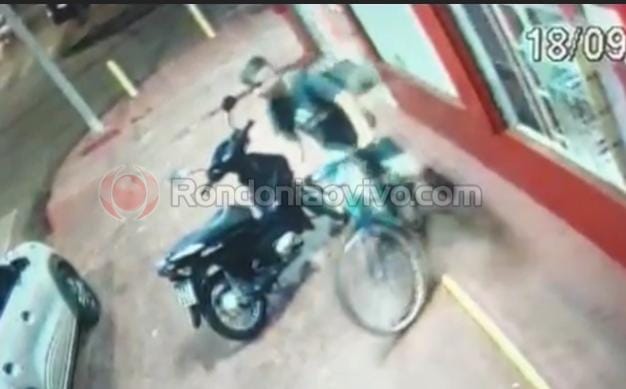 VÍDEO: Larápio é flagrado furtando bicicleta de cliente de farmácia 
