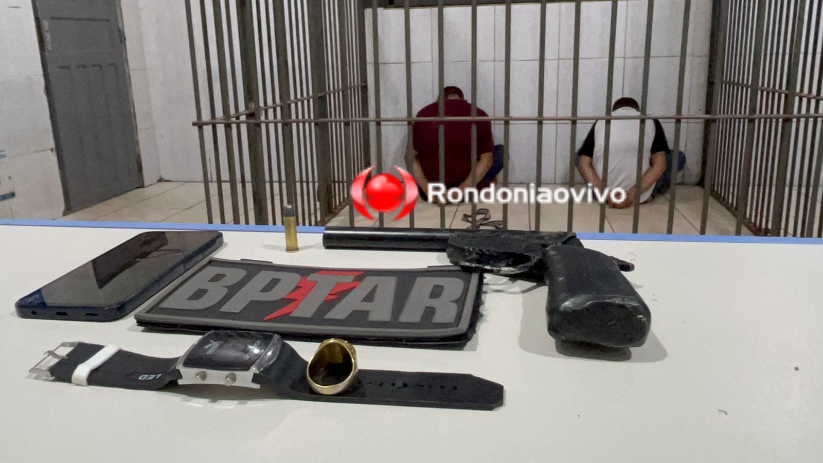 INTERCEPTADA: BPTAR prende dupla com arma e moto roubada na Amazonas 