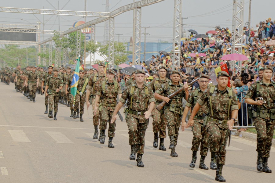 IEDA CHAVES: Deputada participa do desfile Cívico-Militar alusivo ao 7 de Setembro