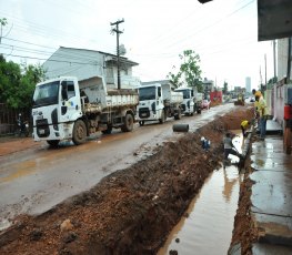 DUQUE DE CAXIAS: Pavimentação iniciada; rua passará a ter 13 metros de largura