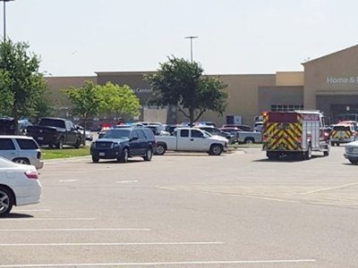 Homem armado faz reféns em supermercado