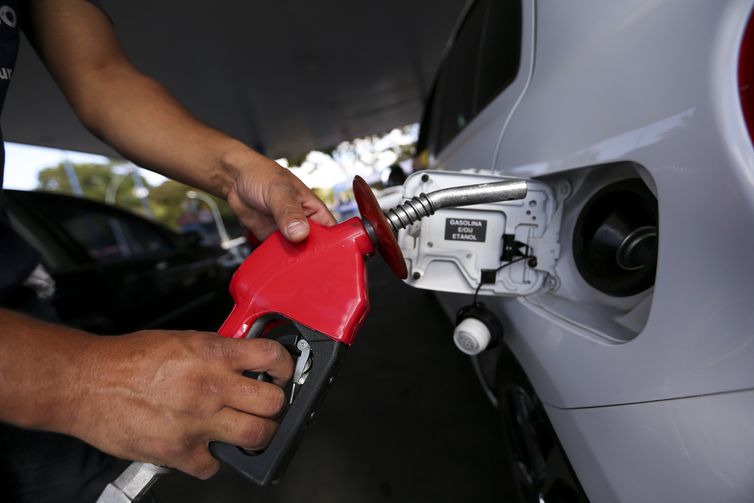 ECONOMIA: Petrobras anuncia queda nos preços da gasolina e do diesel