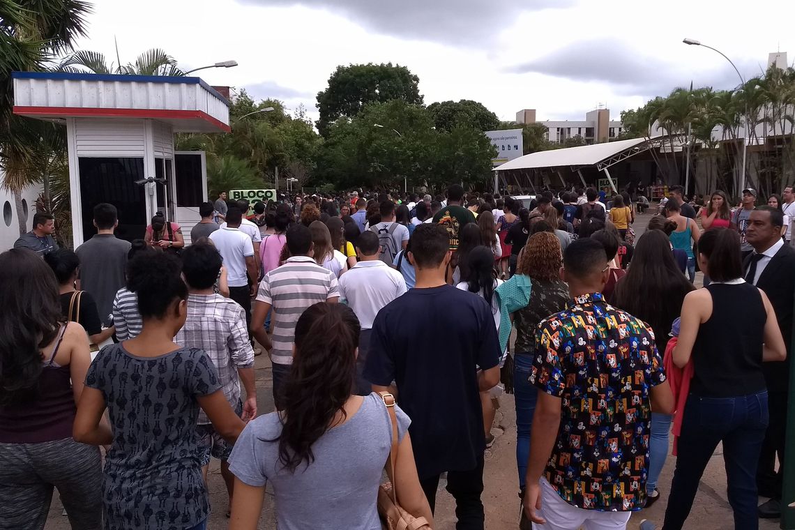 VAGA: Mais de 5 milhões de candidatos fazem provas do Enem neste domingo