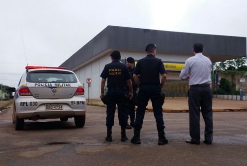 PM isola agência bancaria para desativar bombas instaladas em caixas
