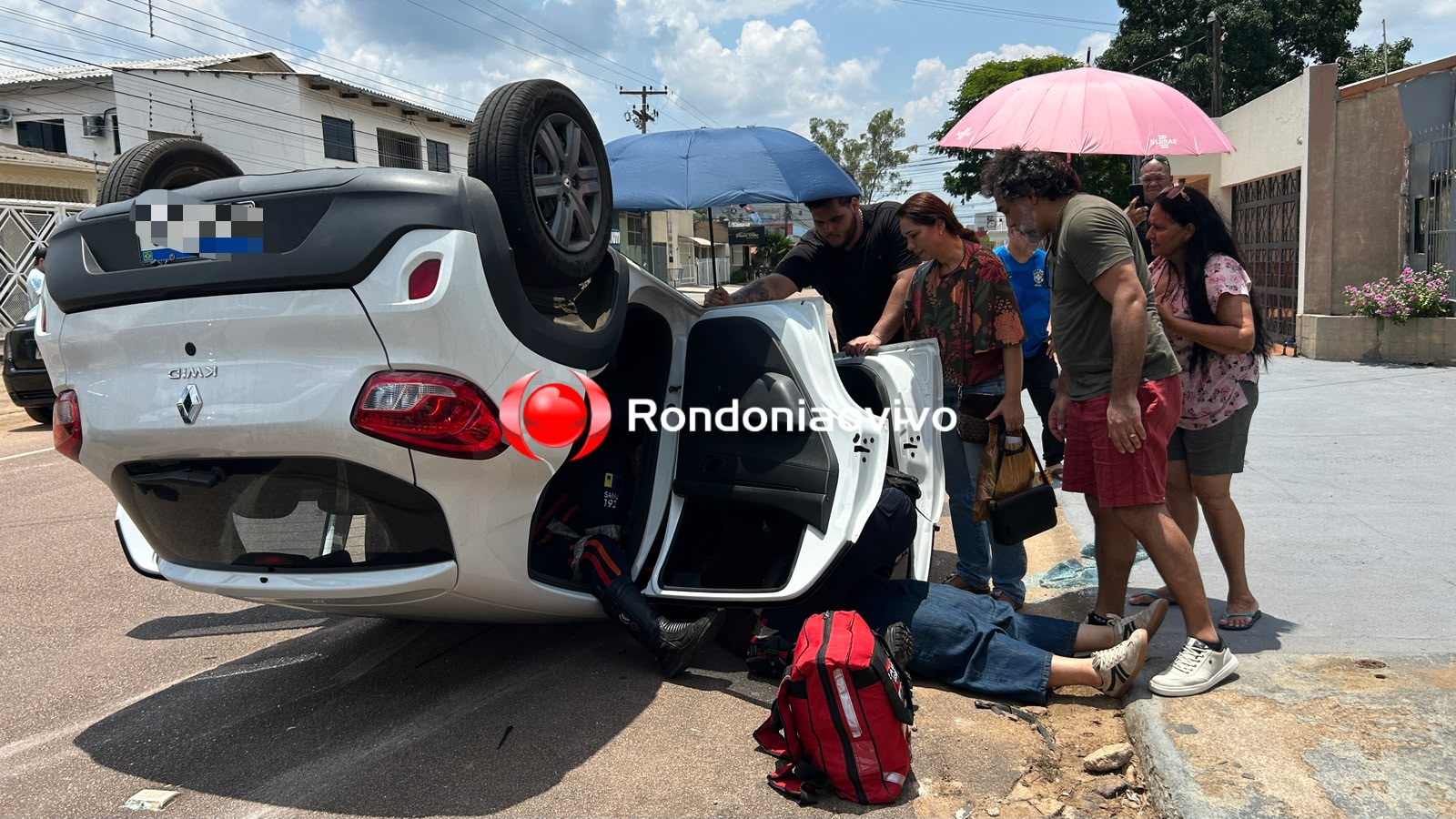 VÍDEO: Mulher fica ferida em grave acidente com capotamento