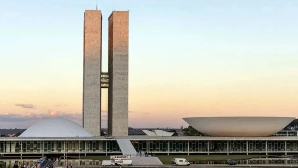 CÂMARA FEDERAL: Pesquisa aponta oito nomes; Pastor Evanildo e Mosquini lideram
