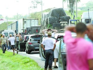 Greve de caminhoneiros ameaça abastecimento de combustível no país