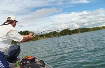 Torneio de pesca de piranha será domingo no lago da Samuel