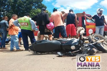 Duas motos se envolvem em acidente em retorno 