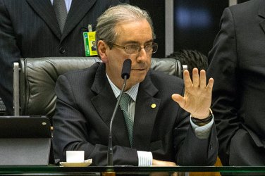 Planalto aguarda denúncia contra Cunha, que promete retaliação