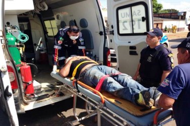 PERIGO NO TRÂNSITO - Caminhão avança cruzamento e atropela motociclista na zona norte da cidade