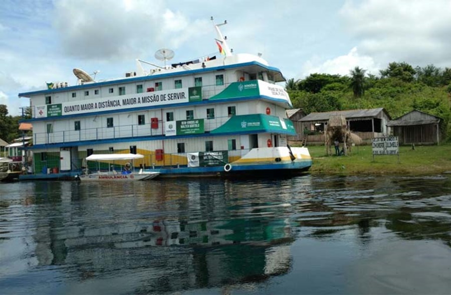 SAÚDE: Lebrinha ressalta importância de barco que leva saúde a ribeirinhos