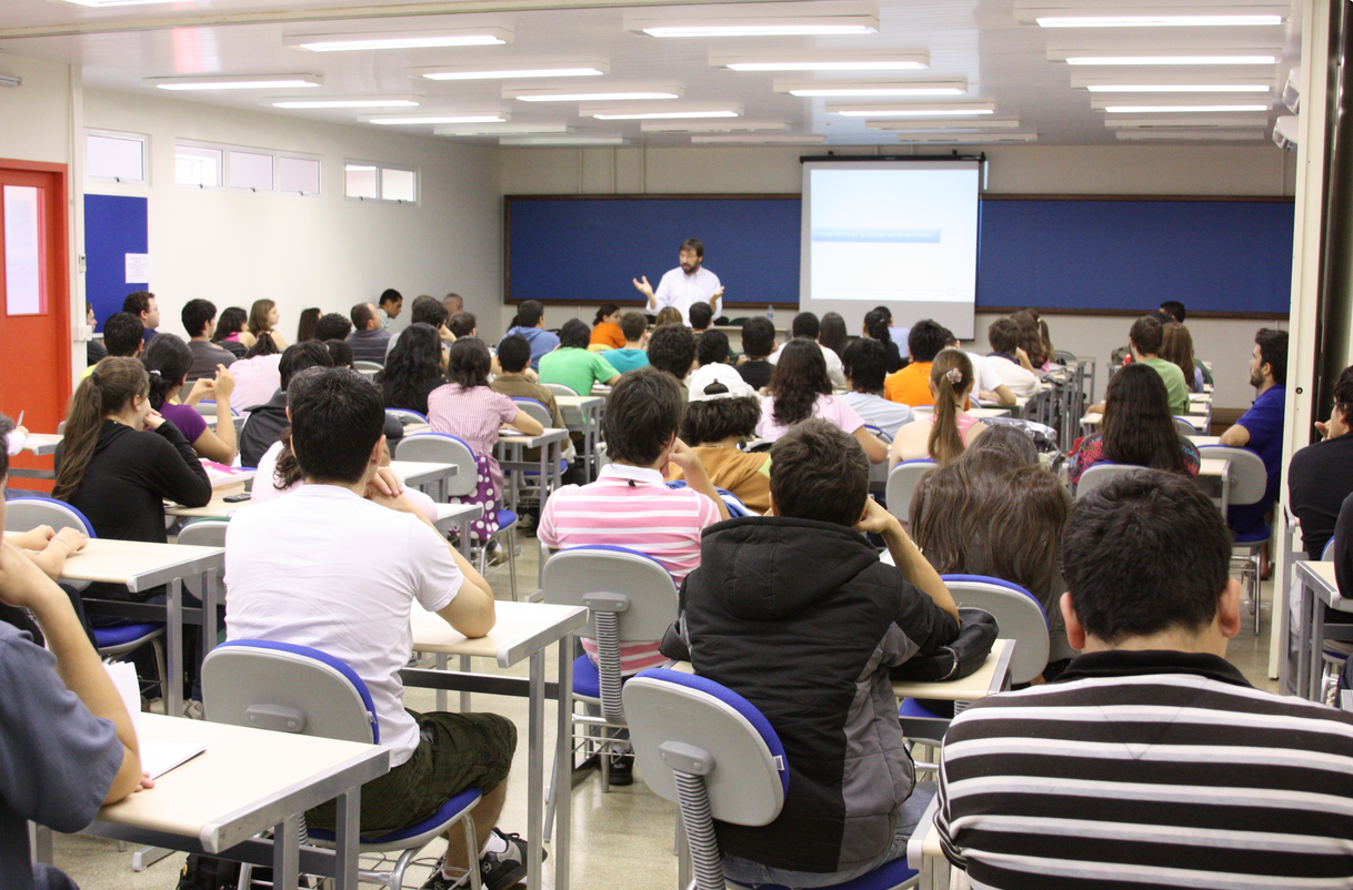 DESPRESTIGIADAS:  MEC investirá menos em faculdades da área de humanas