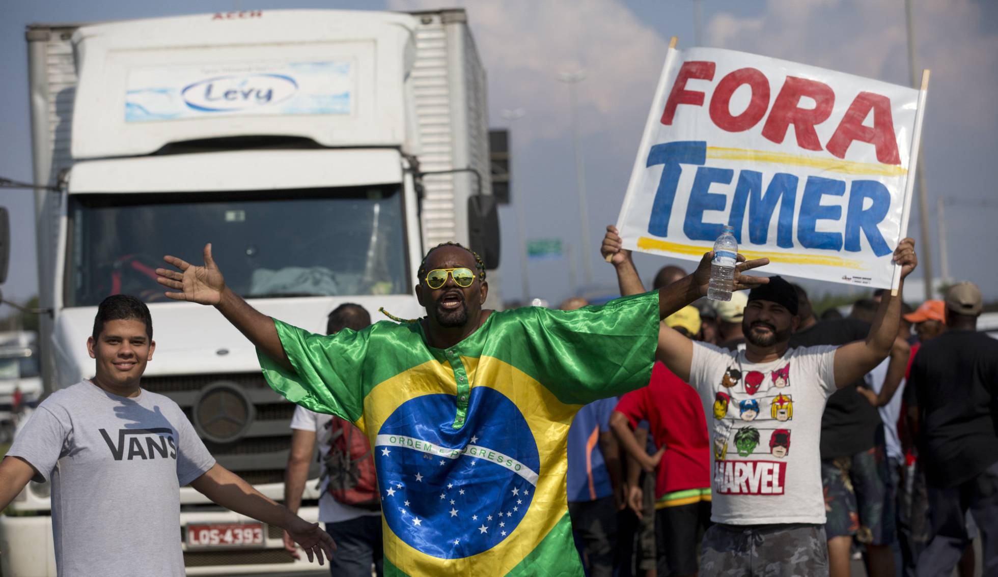 CONSEQUÊNCIAS: Cortes em saúde e educação vão pagar diesel mais barato para  caminhões