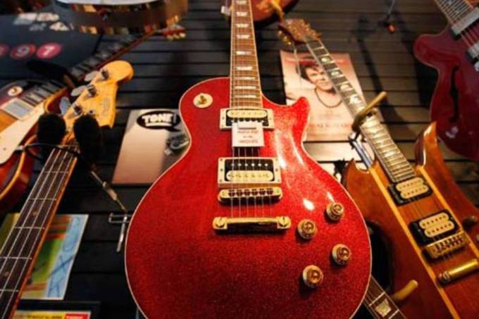 Mítica fábrica de guitarras Gibson luta contra a falência