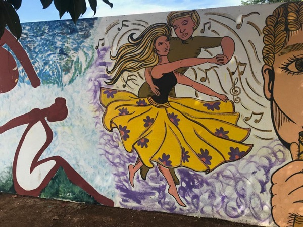 ARTE: Muro da escola de música Laio recebe pintura de artistas de Porto Velho