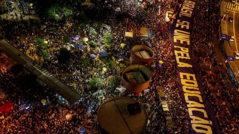 DOENÇA AVANÇA: Por causa do coronavírus, esquerda cancela manifestações