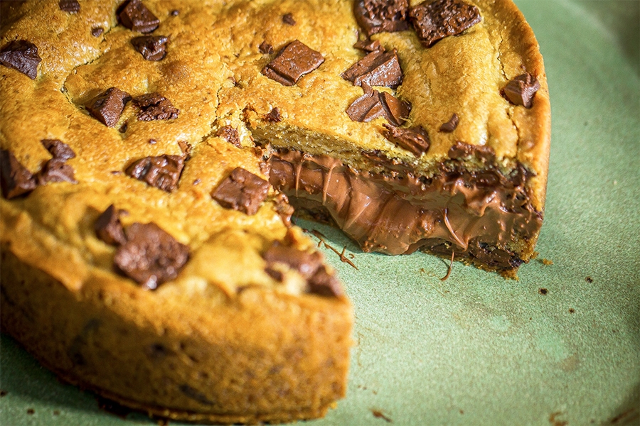 DOCE: Aprenda a preparar uma torta de cookie com nutella 