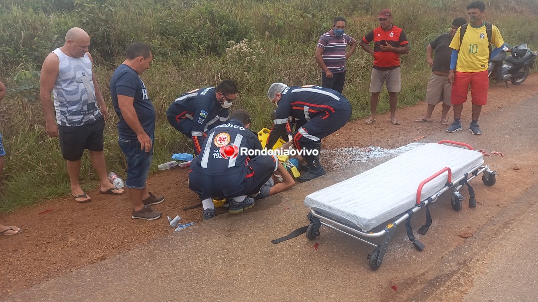 NA BR-319: Motociclista quebra braço após ser atingido por caiaques que caíram de carro