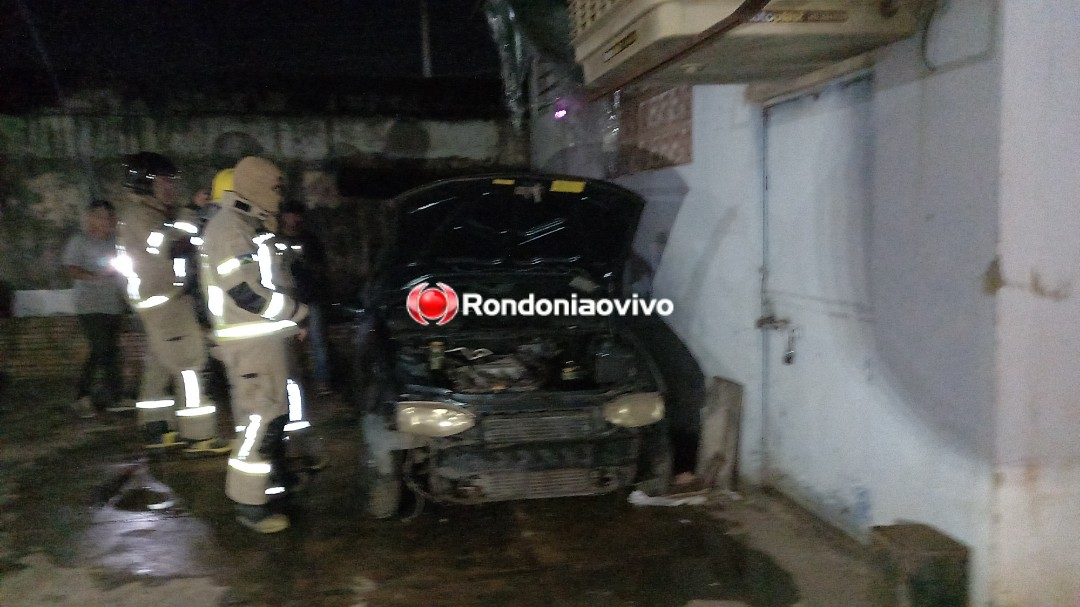 INCÊNDIO: Carro pega fogo dentro de oficina em Porto Velho