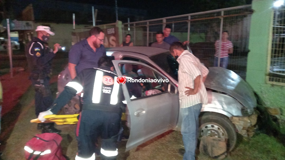 ASSISTA: Colisão grave entre carro e ônibus deixa mulher ferida