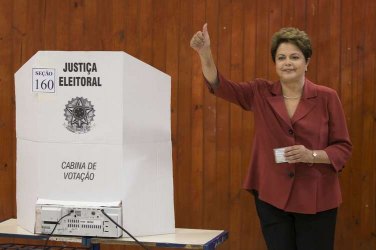 Dilma Rousseff é reeleita presidente do Brasil