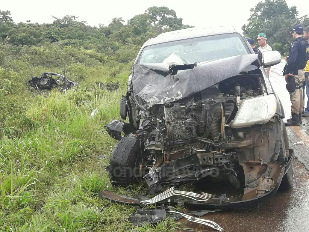 Motorista foge e SUV pega fogo após acidente no Água Verde