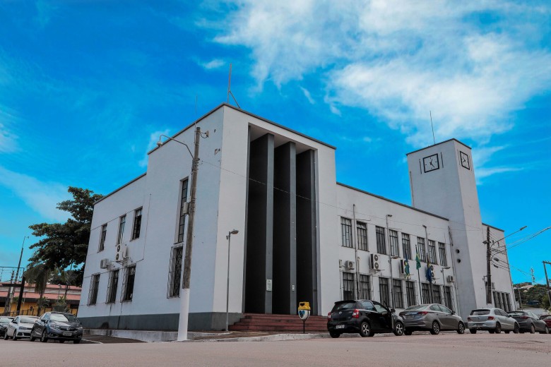 SELEÇÃO: Prefeitura lança concurso da Semec com salários de até R$ 18 mil